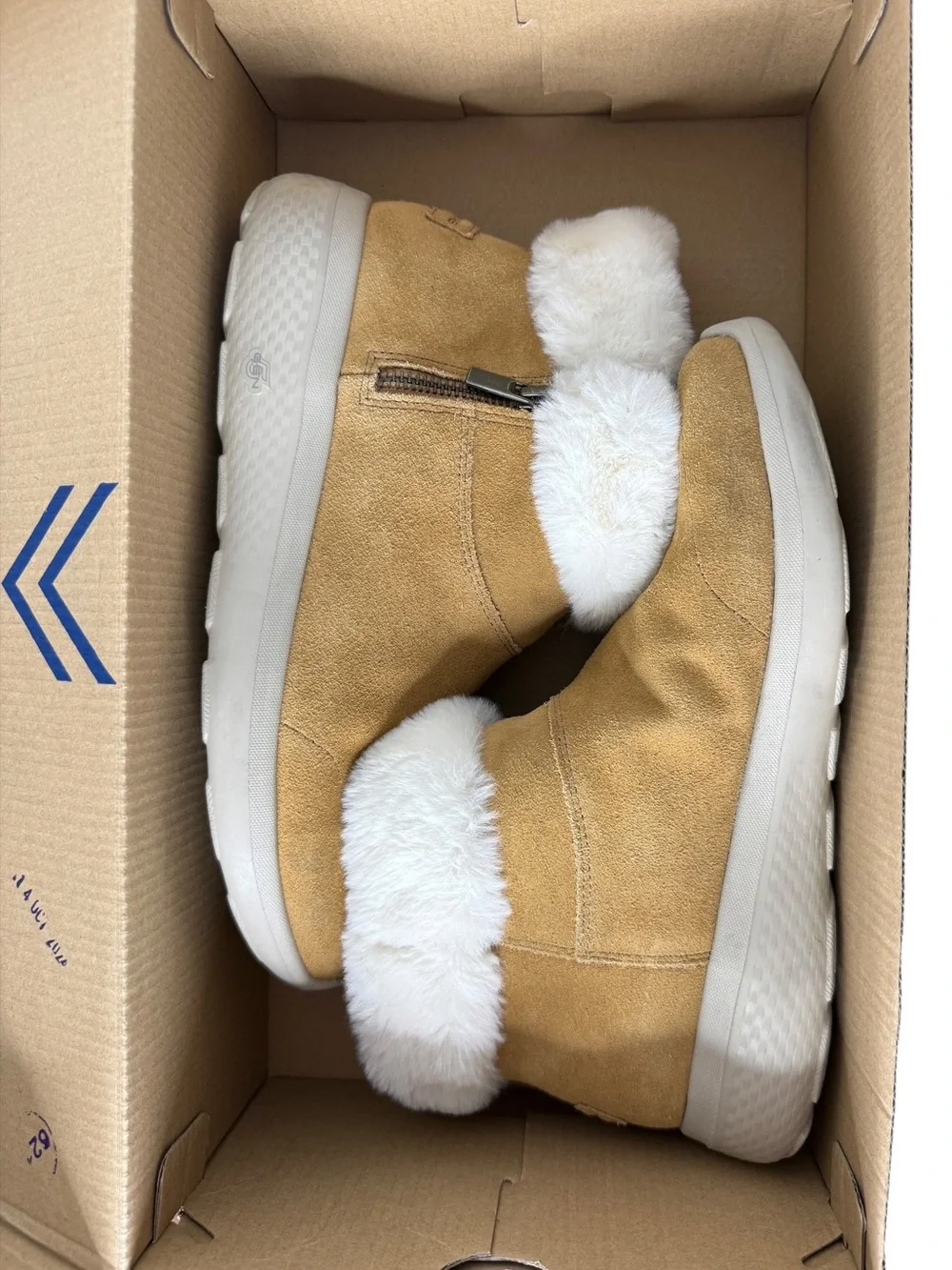 Skechers On-the-GO Joy-Bundle Up Boot GoGa Mat Insole Women’s Tan Suede Slip GUC